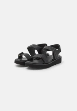 Plateausandalette - Black -Even&Odd 195a93bf3b784b29bfff3d8084f9ccc5